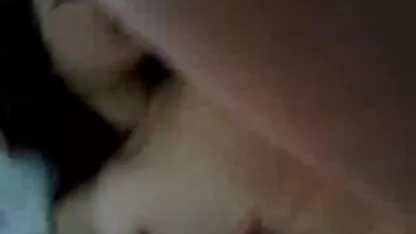 塗装された顔を持つ若い赤毛の女性は男を吸うと彼に癌を与える 女性 専用 av 動画