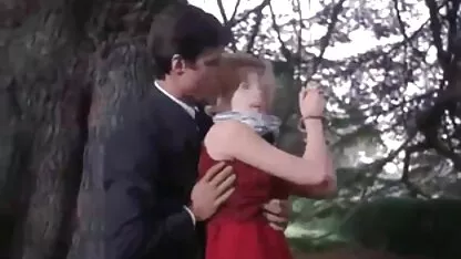 彼はホテルのすべての隙間に二つのブルネットを運転した 女性 専用 アダルト ムービー