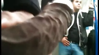 女性のおっぱいと彼のコックの体をガゼボで描くアーティスト アダルト 無料 女性 専用