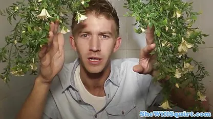 彼女の体に入れ墨と提携して、彼女の膣にジューシーなミルクを持つ女の子を犯した 女性 専用 無料 エロ