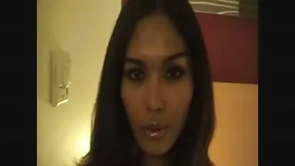 彼女の服を脱いで、彼女の体に油を注ぐ金髪の熟女の時間 女性 専用 無料 アダルト 動画