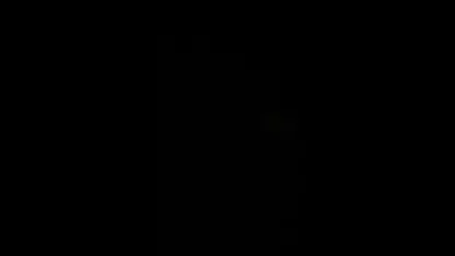 リビングルームの床に黒髪の未亡人を見て二つの黒い男 無料 アダルト 女性 専用