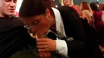 白いパンツでスリムな女の子の膣を舐めているメーカー 無料 アダルト 動画 女性 専用