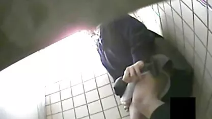 大きなペニスを持つ学生は、キャップを持つ18歳のロシアの女性を誘惑します アダルト 無料 女性 専用