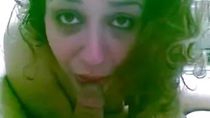 愛人は彼女の大きなおっぱいの間に吸い込まれ、彼女の胸の上に精液を取る勃起の棒を指します 女性 専用 無料 アダルト ビデオ