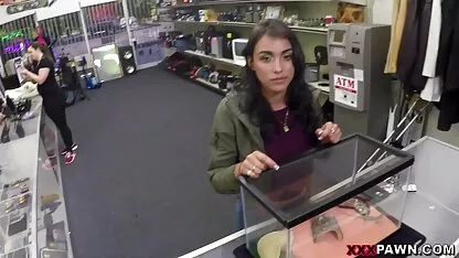 セクシーな母にビキニを示す巨大なおっぱいのプール 女の子 専用 アダルト 動画