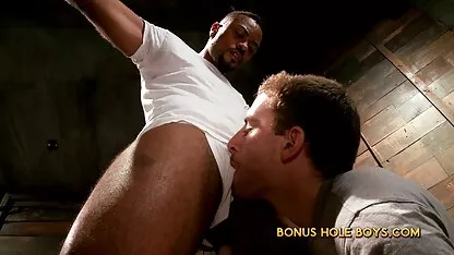 ブルネットは、鋳造でパフを持っています 無料 エロ 動画 女性 専用