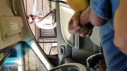 赤毛のひよこは、椅子に座っている男のメンバーと腺をくすぐります エロ 動画 無料 女性 専用