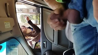 友人は、プールで入れ墨された母親のお尻にトランクを入れました 無料 女性 専用 アダルト 動画