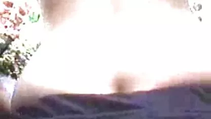 大きな卵を持つ男に自分自身を与えるために毛むくじゃらの帽子を持つ売春婦 エロ 動画 女子 専用