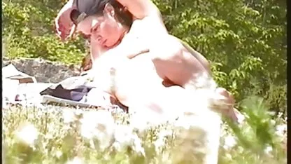 恐竜金髪ねじ込みスリットとバイブ 女の子 専用 無料 エロ 動画