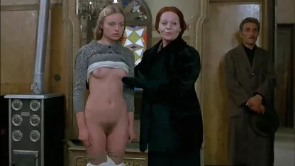 若い金髪を示しています大きなお尻の前のカメラと与えるフェラチオ 女性 専用 エッチ 無料 動画