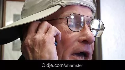 大きなお尻のモデルは、彼女の赤いドレスを脱いで、長い黒の帽子を着用しています 女性 専用 アダルト ビデオ 無料