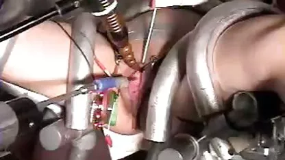 ウィンドウに座っている間にペンで自分自身を撫でる若いブルネット 無料 女性 専用 アダルト 動画