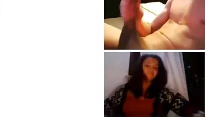 筋肉の男は彼女のシャツに優しくブルネットをからかい、その後直腸で彼のコック 女性 専用 無料 エロ 動画