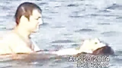 帽子のボーイフレンドでお金を稼ぐために狡猾な男は、デッキチェアの上に彼女を置いた 女性 専用 エロ 動画