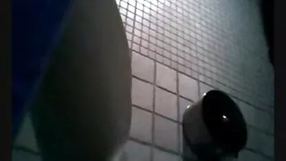 巨乳の美しさは、右のソファの上に男に降伏 女性 専用 アダルト 動画