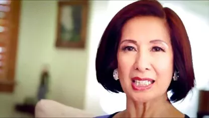 すべての隙間にプールで成熟したブロンドの怖がっているコンドームで黒人の群衆 無料 女性 専用 アダルト