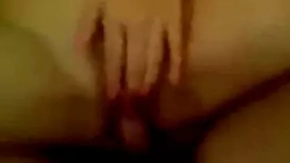 映画を見ながらの若い英国の女性のオナニー 女性 専用 アダルト ムービー